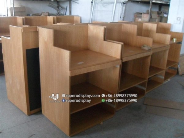 Moderna Mesa de Recepcion y Cajero Para Tienda de Vinos - Image 3