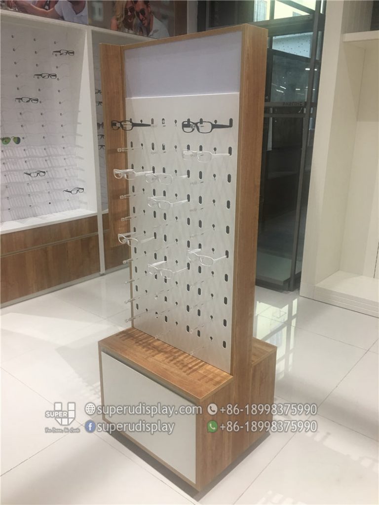 Exhibidor Movil Giratorio para Gafas de Sol con Almacenamiento - Diseño